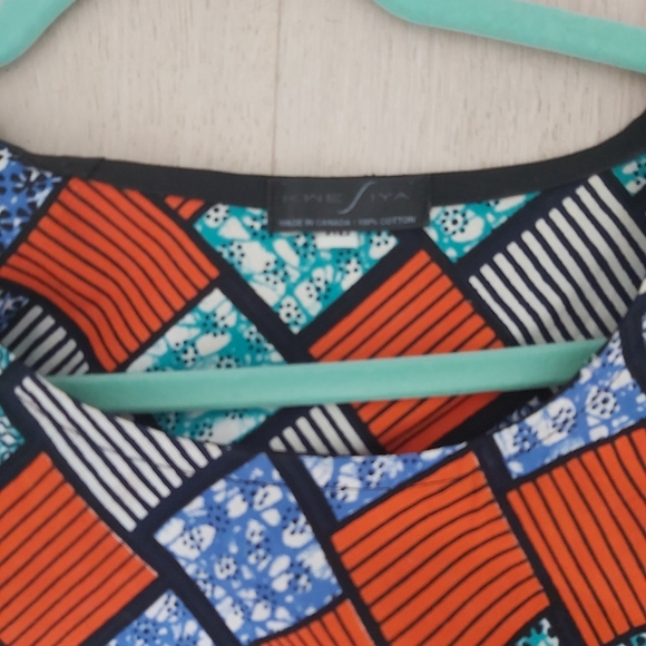 Sleevless top - Picture 2 of 3